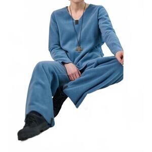 NEW HENRIETTE STEFFENSEN v-neck blouse & x necklace in dusty blue